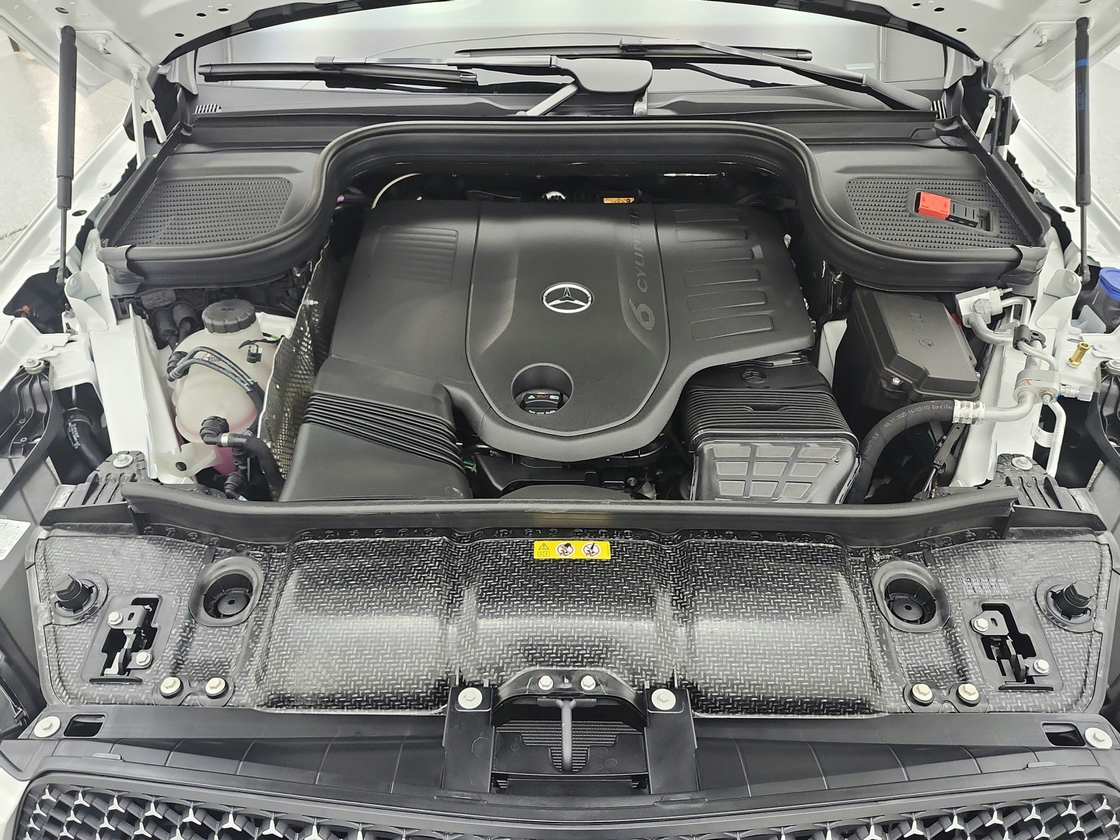 New 2026 Polar White Mercedes-Benz GLE 450 image 9