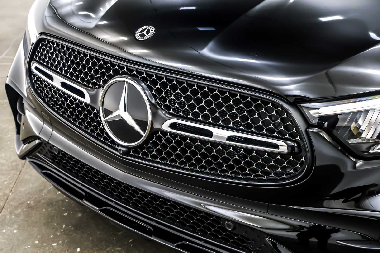 New 2026 Black Mercedes-Benz GLC 300 image 13