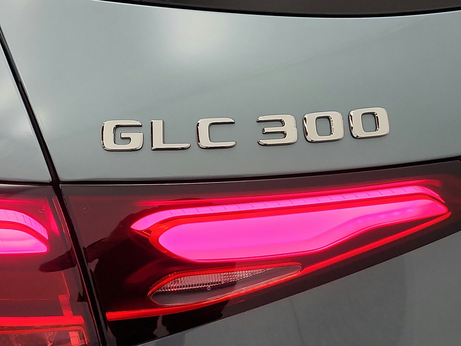 New 2026 Verde Silver Metallic Mercedes-Benz GLC 300 image 22