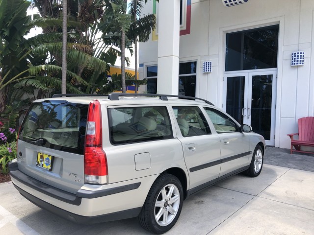 2002 Volvo V70 1 Owner Clean CarFax Sunroof Leater CD Cassette in pompano beach, Florida