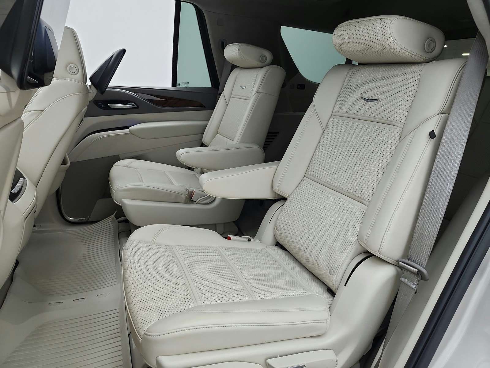 Used 2024 Sandstone Metallic Cadillac 4WD Sport Platinum image 16