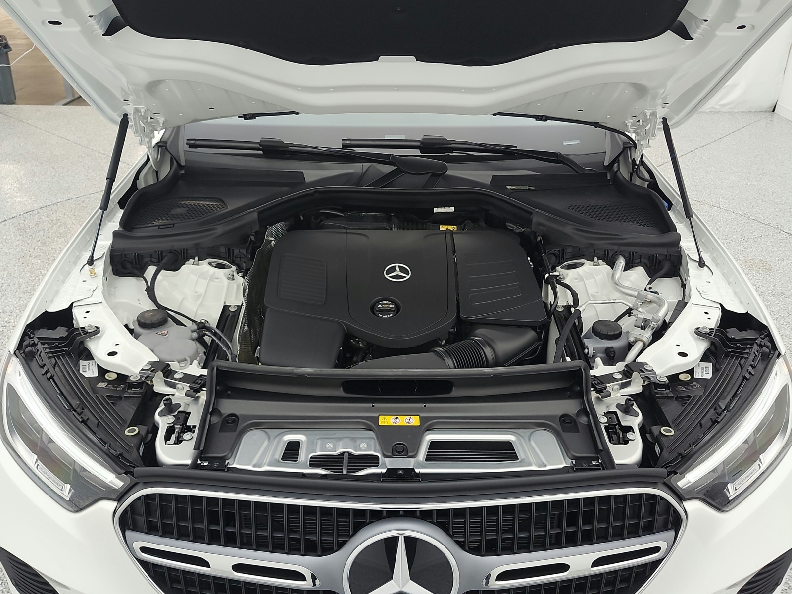 New 2026 Polar White Mercedes-Benz GLC 300 image 11