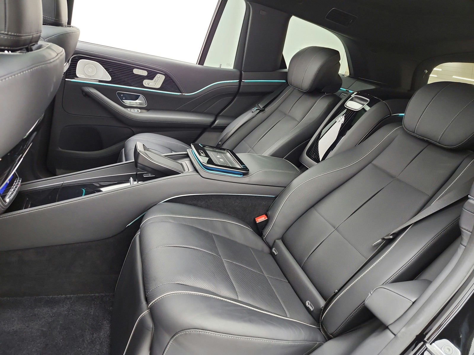 Certified Used 2021 Obsidian Black Metallic Mercedes-Benz Maybach GLS 600 4MATIC® SUV image 16