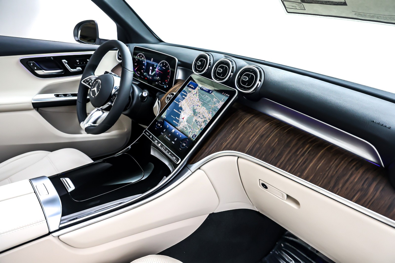 New 2026 Polar White Mercedes-Benz GLC 300 SUV image 5