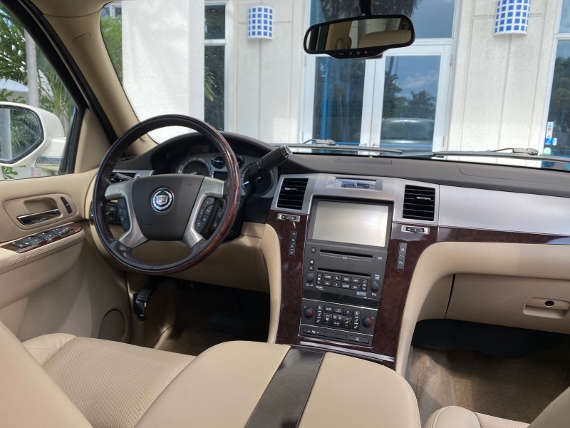 2010 Cadillac Escalade SUNROOF NAV Premium LOW MILES 66,933 in ,