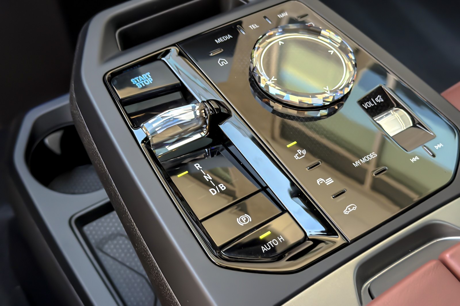 Used 2025 Oxide Grey Metallic BMW M60 Sports Activity Vehicle image 21