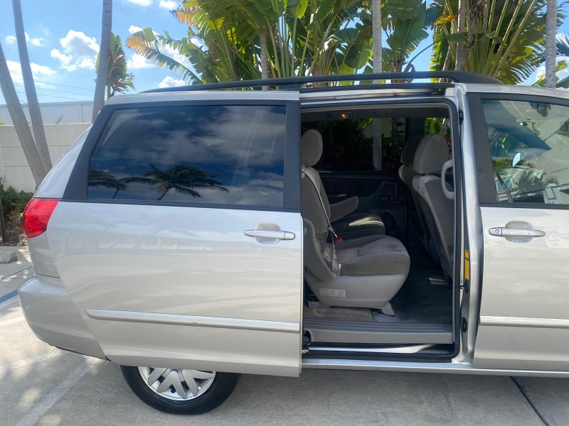 2010 Toyota Sienna LE LOW MILES 41,871 1 OWNER 7 PASSENGER in , 