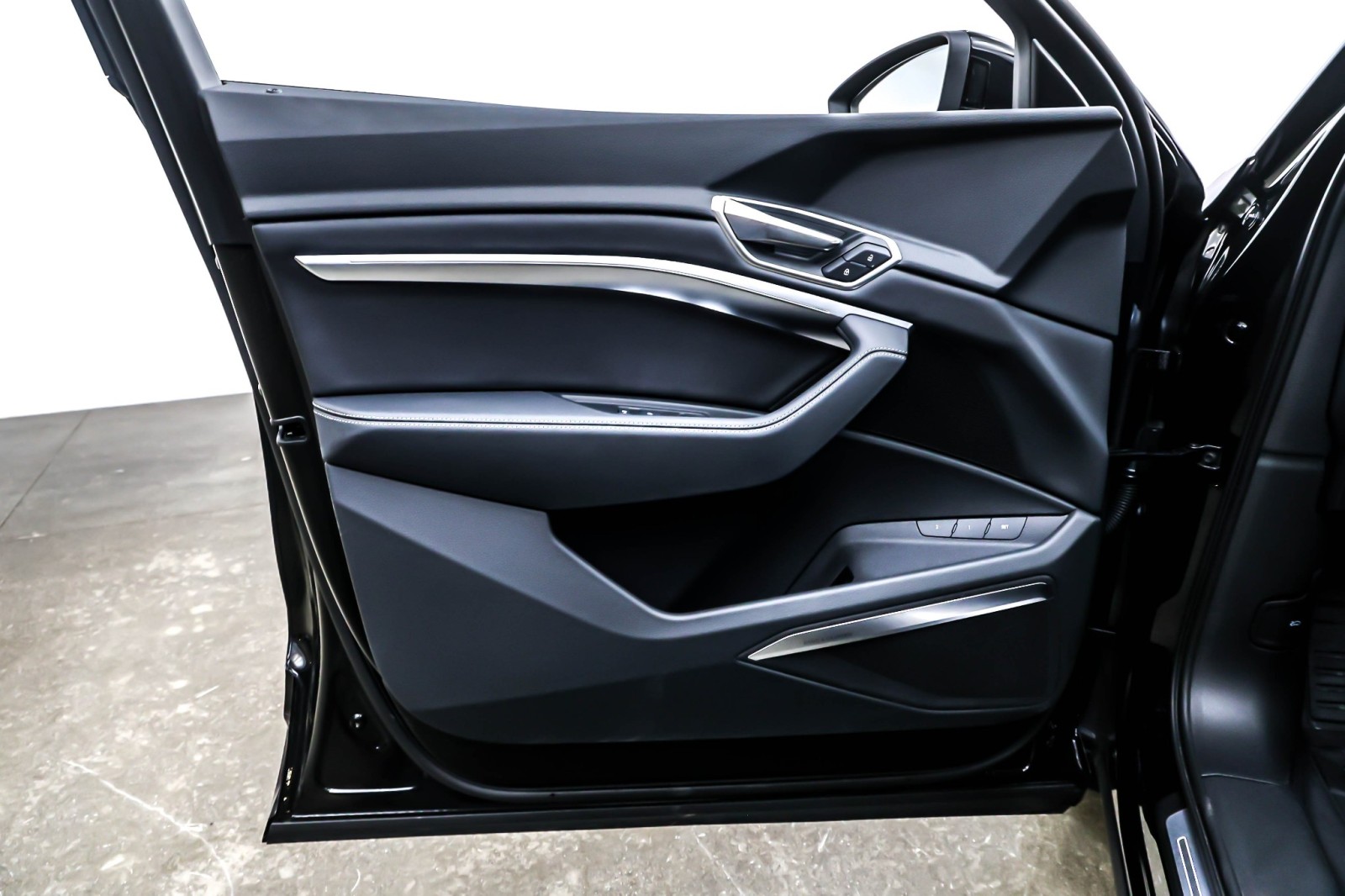 Used 2024 Mythos Black Metallic Audi Premium Plus quattro image 21