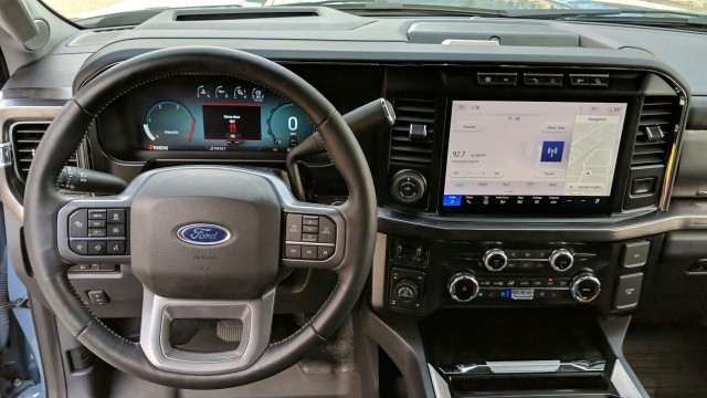 2023 Ford Super Duty F-250 SRW LARIAT 17