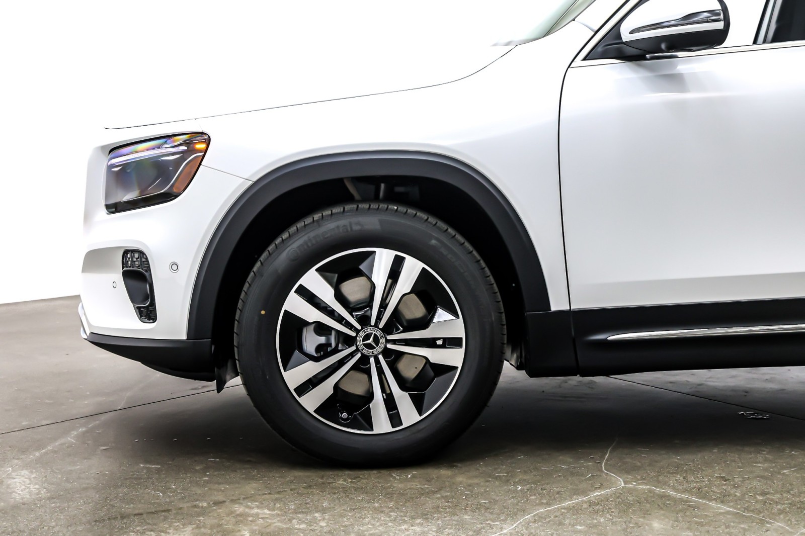 New 2026 Polar White Mercedes-Benz GLB 250 SUV image 10