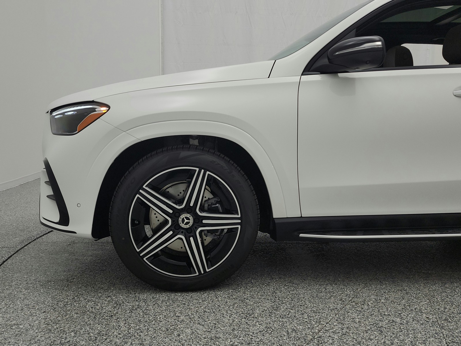 New 2026 Polar White Mercedes-Benz GLE 450 4MATIC® SUV image 14