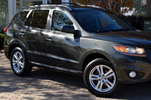 2011 Hyundai Santa Fe Keyless Entry Heated F/Seats Sunroof Bluetooth Infinity Sound $30,290 4