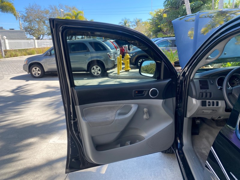 2007 Toyota Tacoma 4 DR CAMPER TOP LOW MILES 52,954 in , 