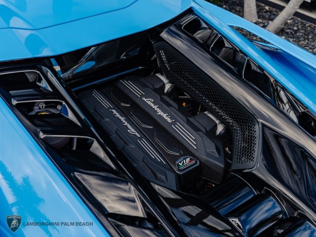Lamborghini Revuelto