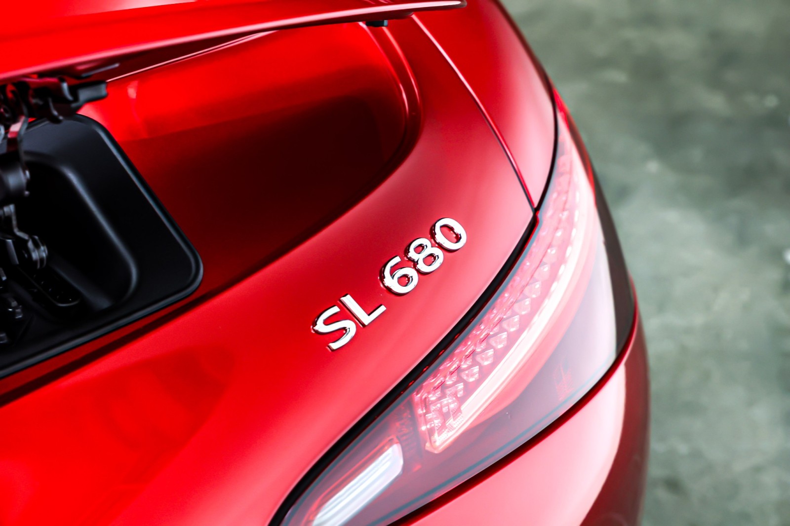 New 2026 MANUFAKTUR Garnet Red Metallic (Red Ambiance) Mercedes-Benz Maybach SL 680 Monogram Series image 9