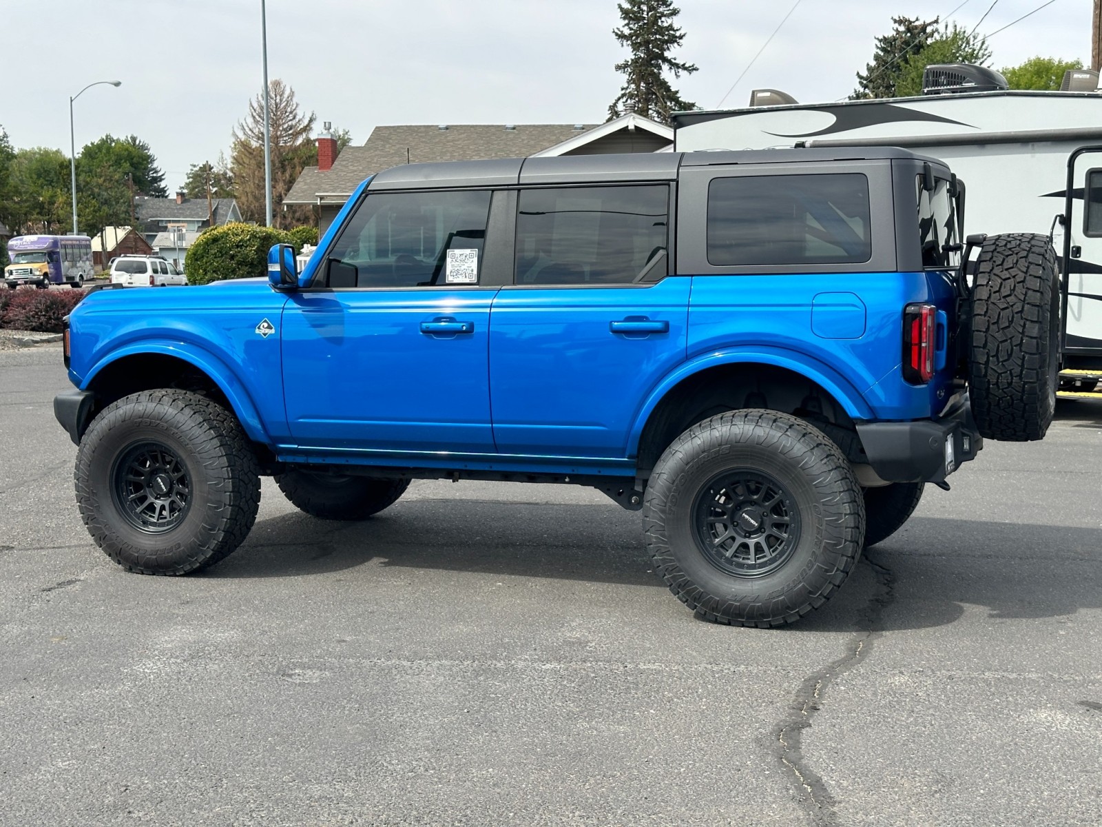 2022 Ford Bronco Black Diamond 11