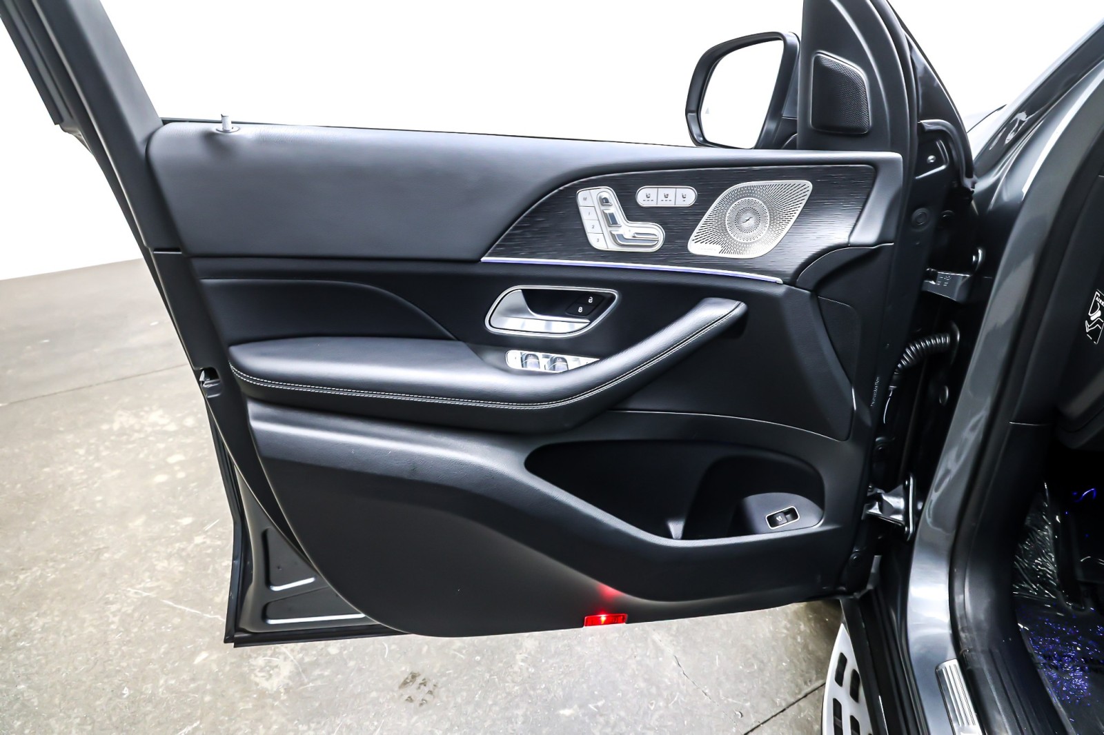 Certified Used 2024 Selenite Grey Metallic Mercedes-Benz GLE 350 4MATIC® SUV image 23