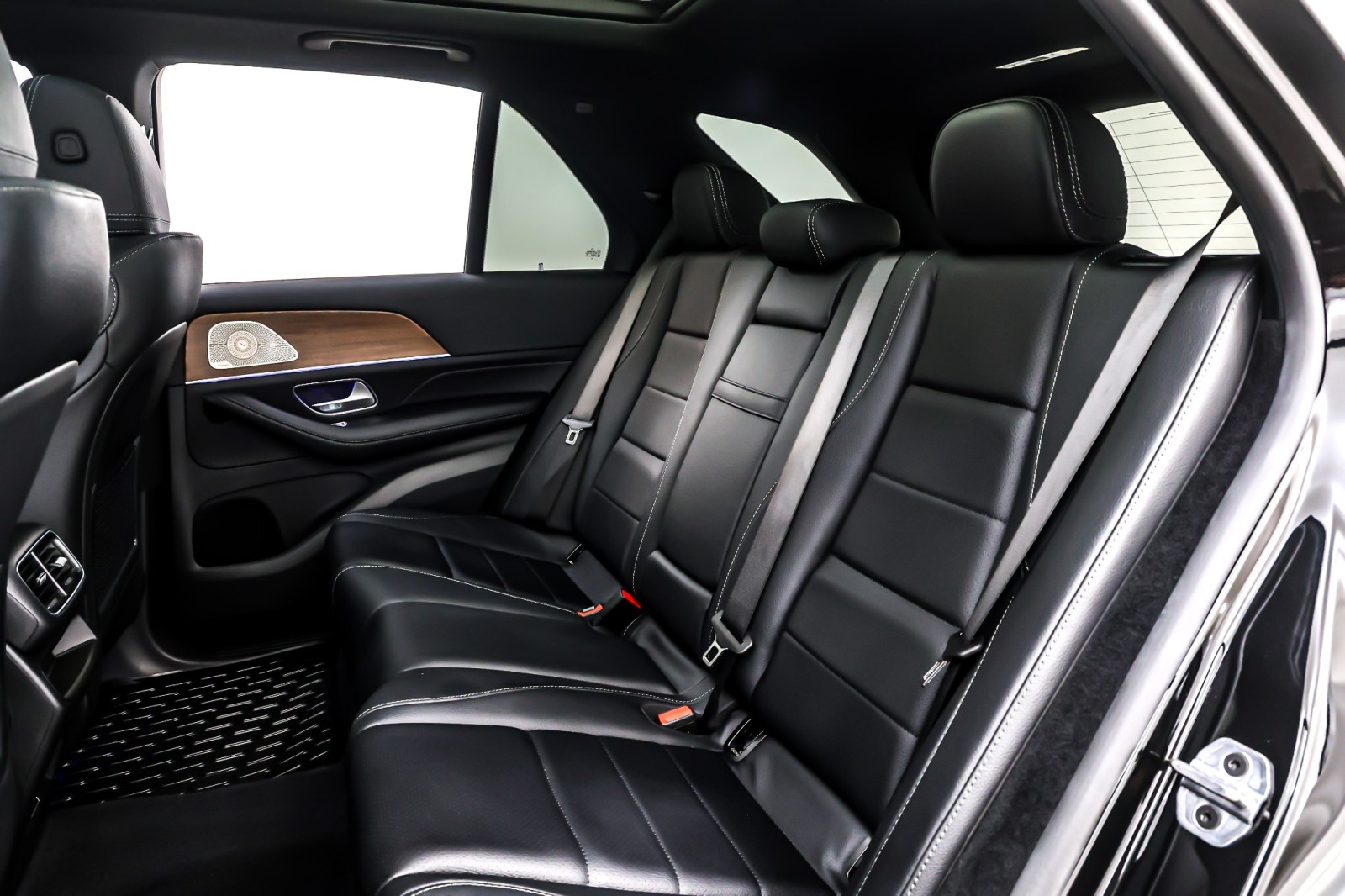 New 2026 Obsidian Black Metallic Mercedes-Benz GLE 350 image 8