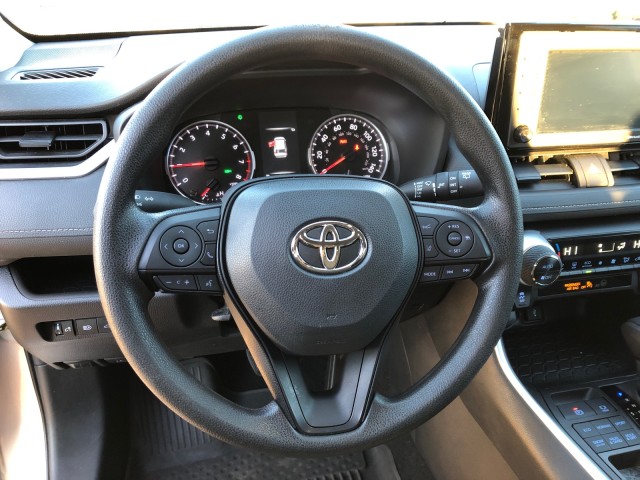 2022 Toyota RAV4 XLE 10