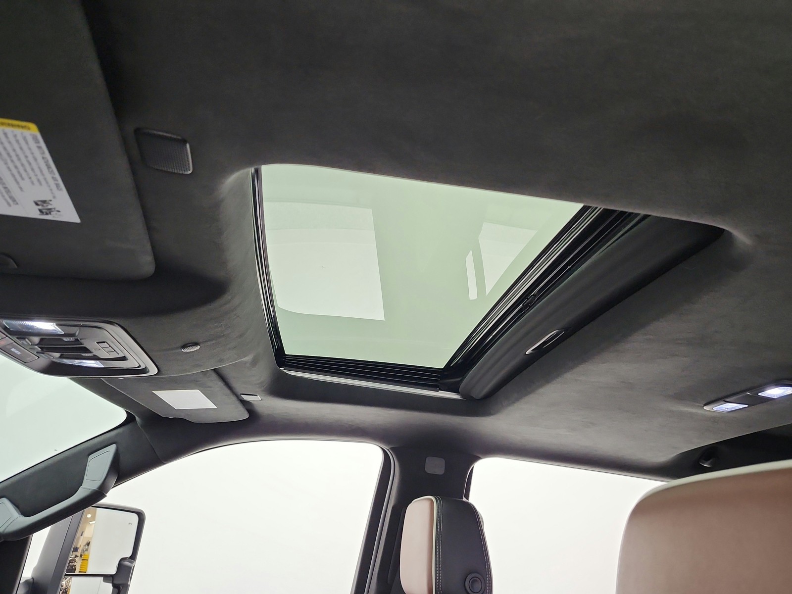 Used 2024 White Frost Tricoat GMC 4WD Crew Cab 159 Denali Ultimate image 11