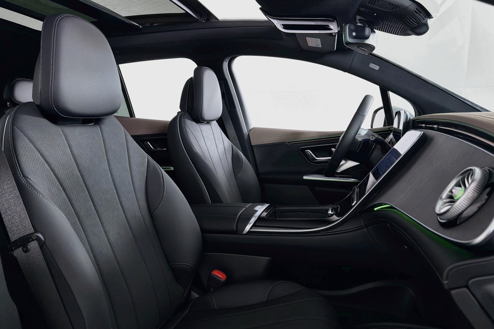 New 2027 Polar White Mercedes-Benz EQE 320 4MATIC® SUV image 6