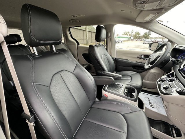 2024 Chrysler Pacifica Touring L 20