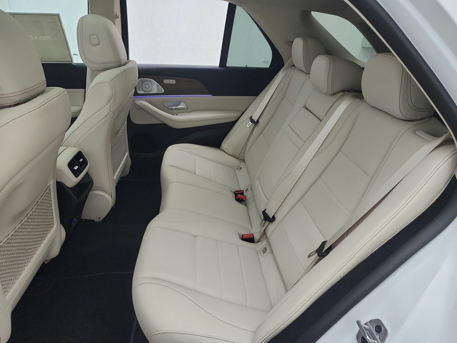 New 2026 MANUFAKTUR Moonlight White Metallic Mercedes-Benz GLE 450 image 9