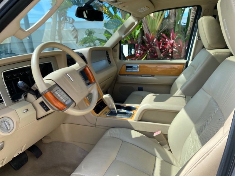 2010 Lincoln Navigator 4WD SUNROOF LOW MILES 31,209 in , 