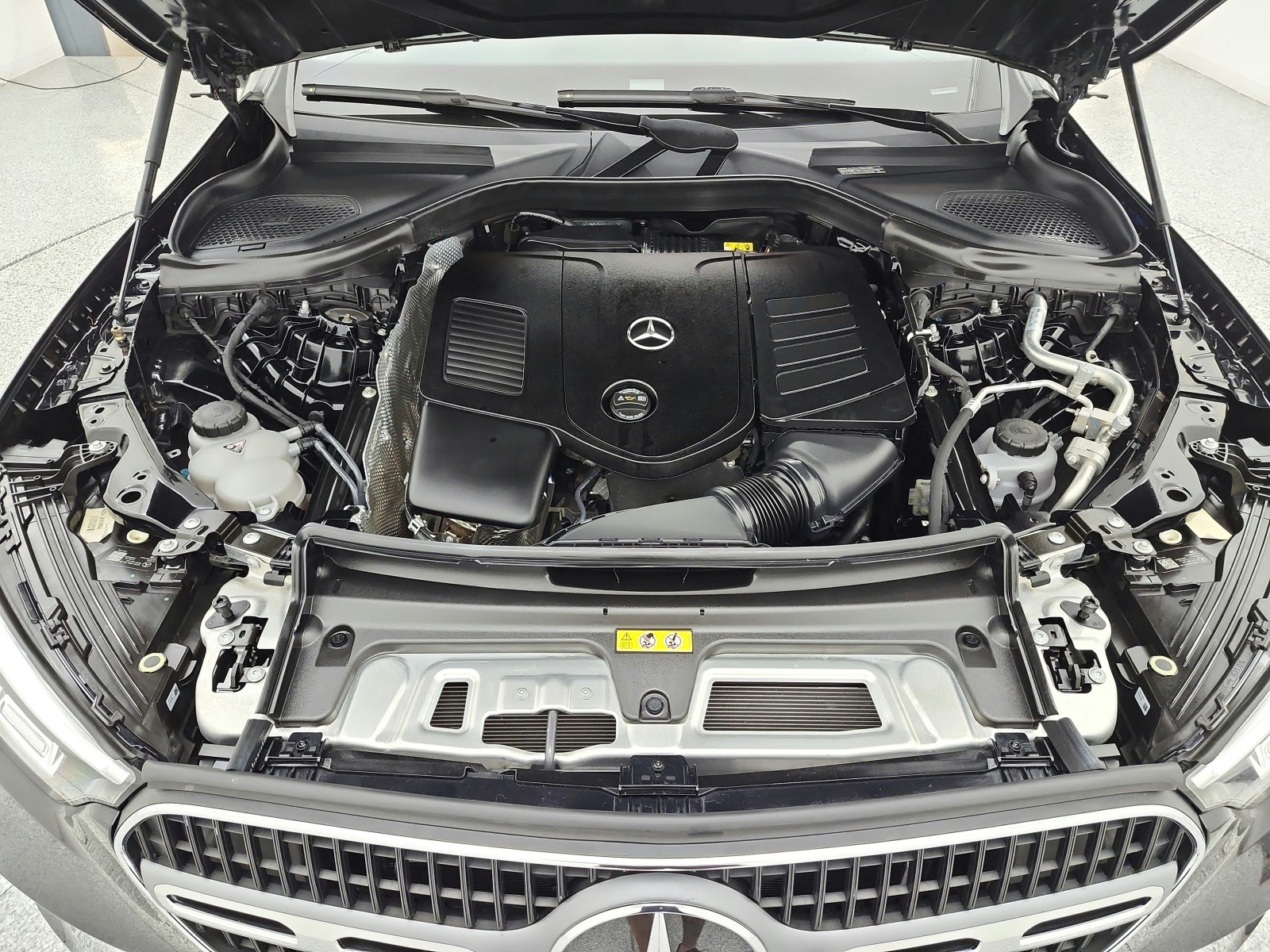 Used 2024 Black Mercedes-Benz GLC 300 SUV image 16