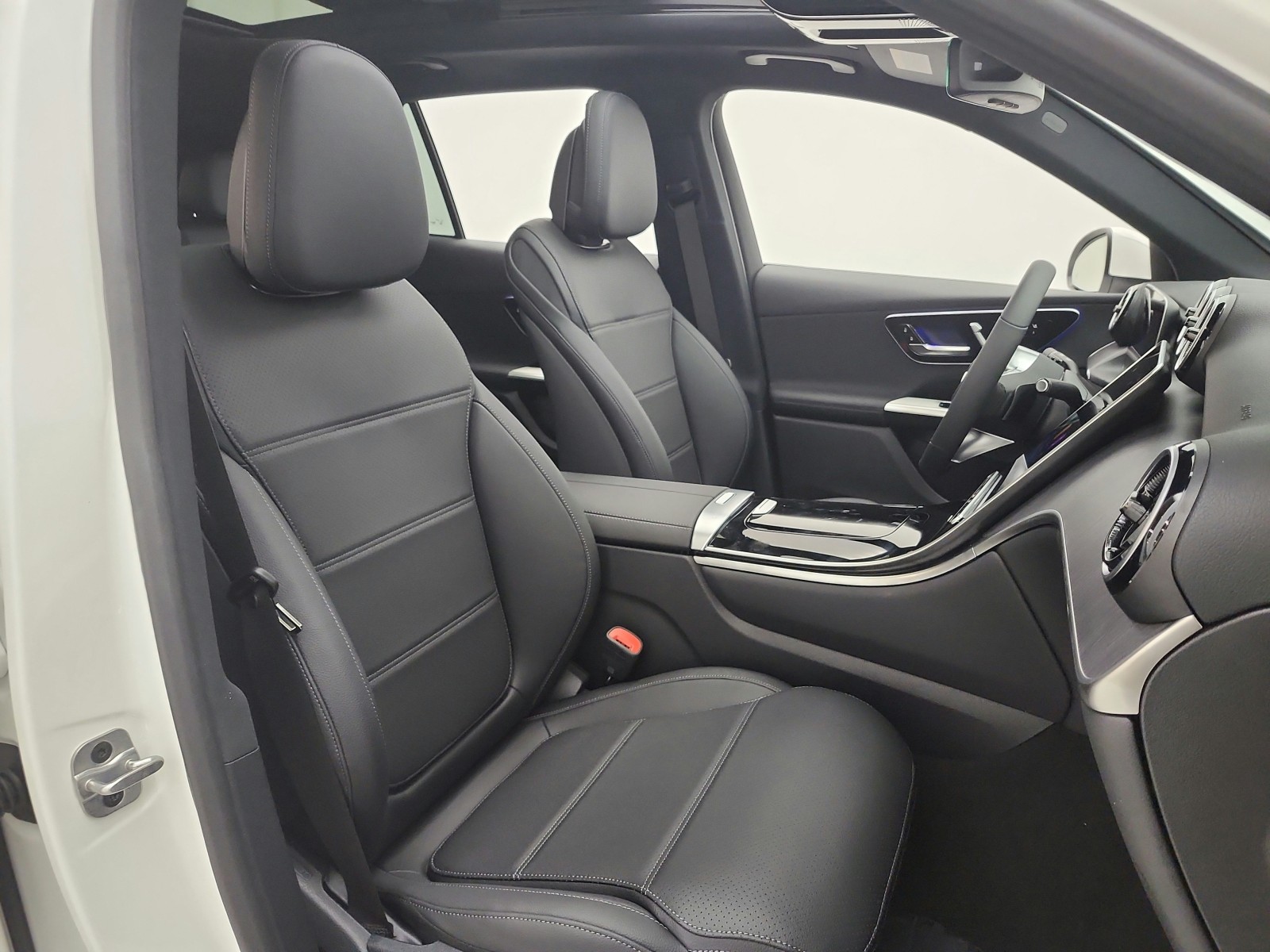 New 2026 Polar White Mercedes-Benz GLC 300 image 15