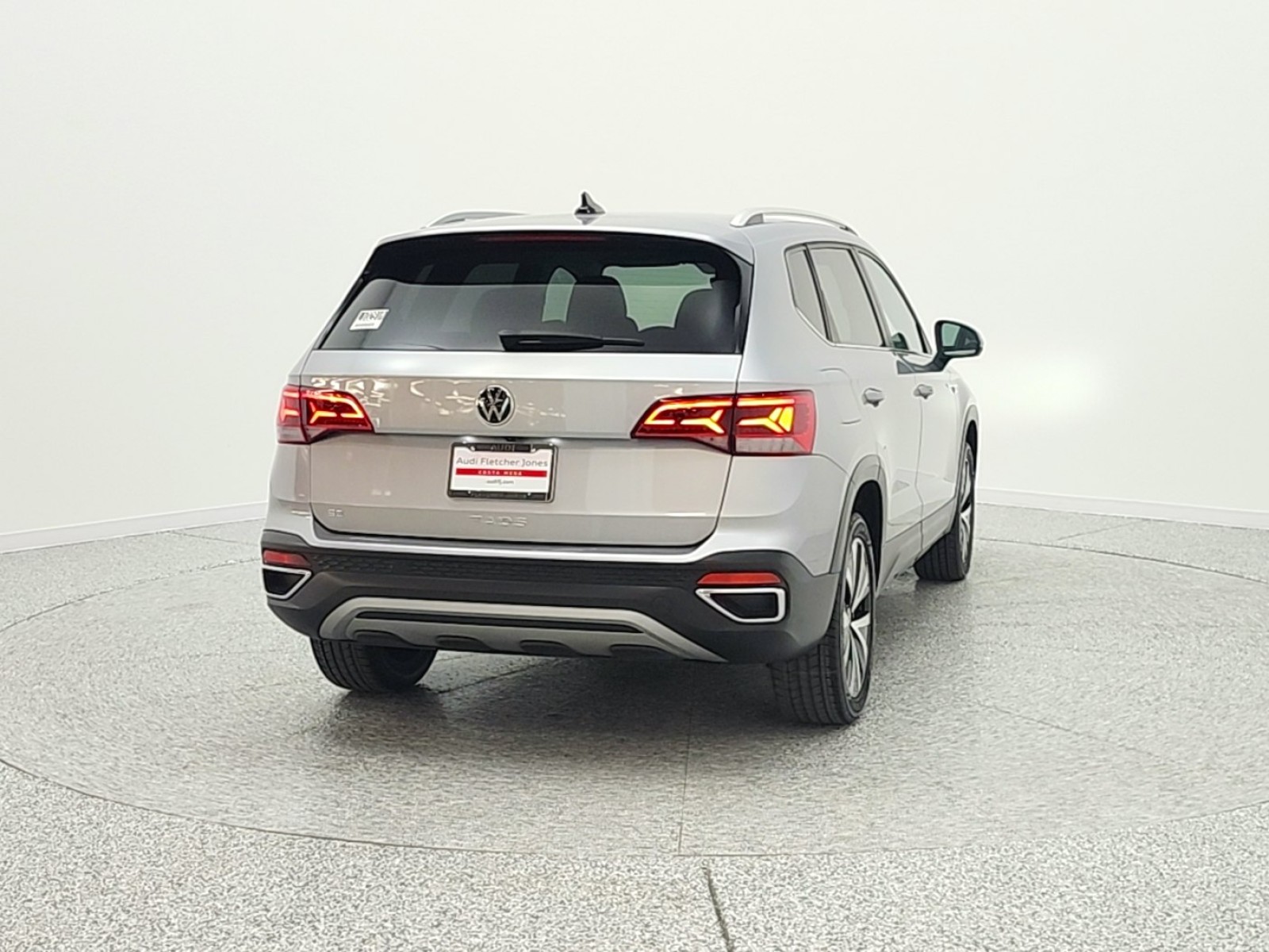 Used 2024 Pyrite Silver Metallic Volkswagen SE FWD image 6