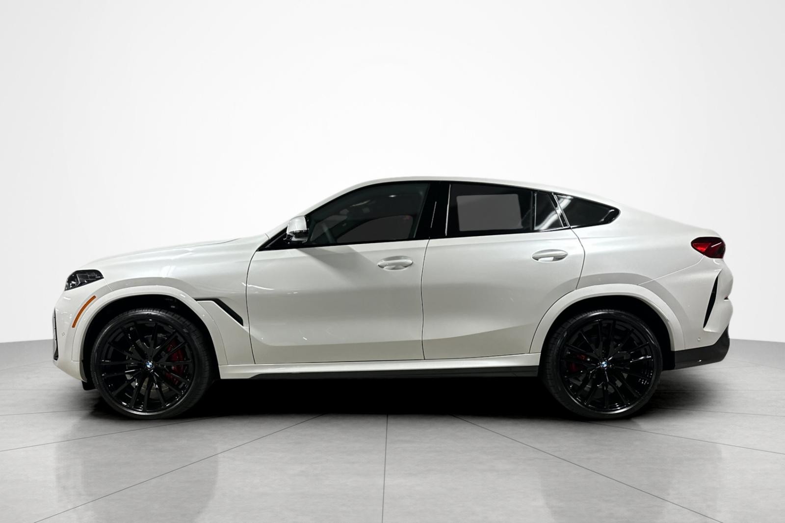 New 2027 Mineral White Metallic BMW xDrive40i image 2
