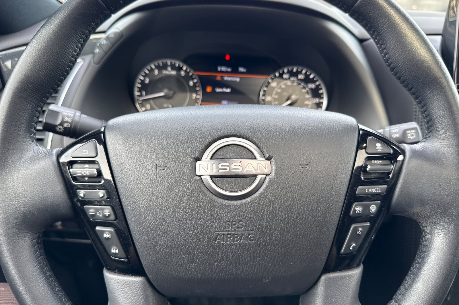 Used 2022 WHITE Nissan 4x4 SL image 24