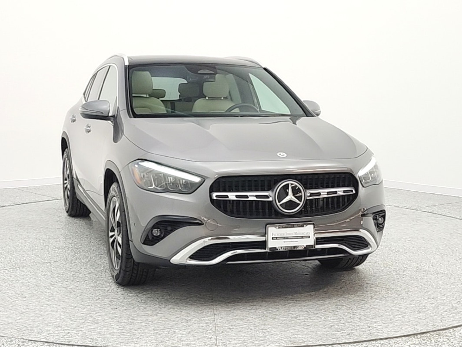 Used 2025 Mountain Grey Metallic Mercedes-Benz GLA 250 SUV image 2