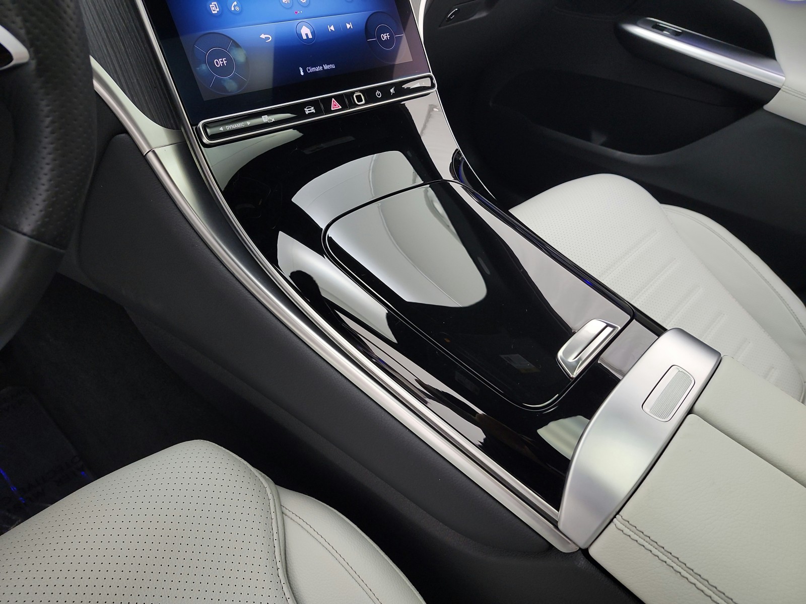 Certified Used 2023 MANUFAKTUR Diamond White Metallic Mercedes-Benz GLC 300 SUV image 11