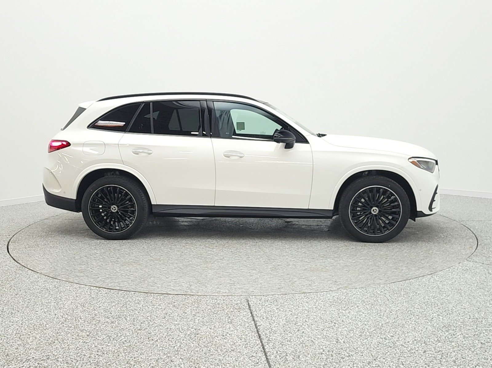 New 2026 Polar White Mercedes-Benz GLC 300 SUV image 4