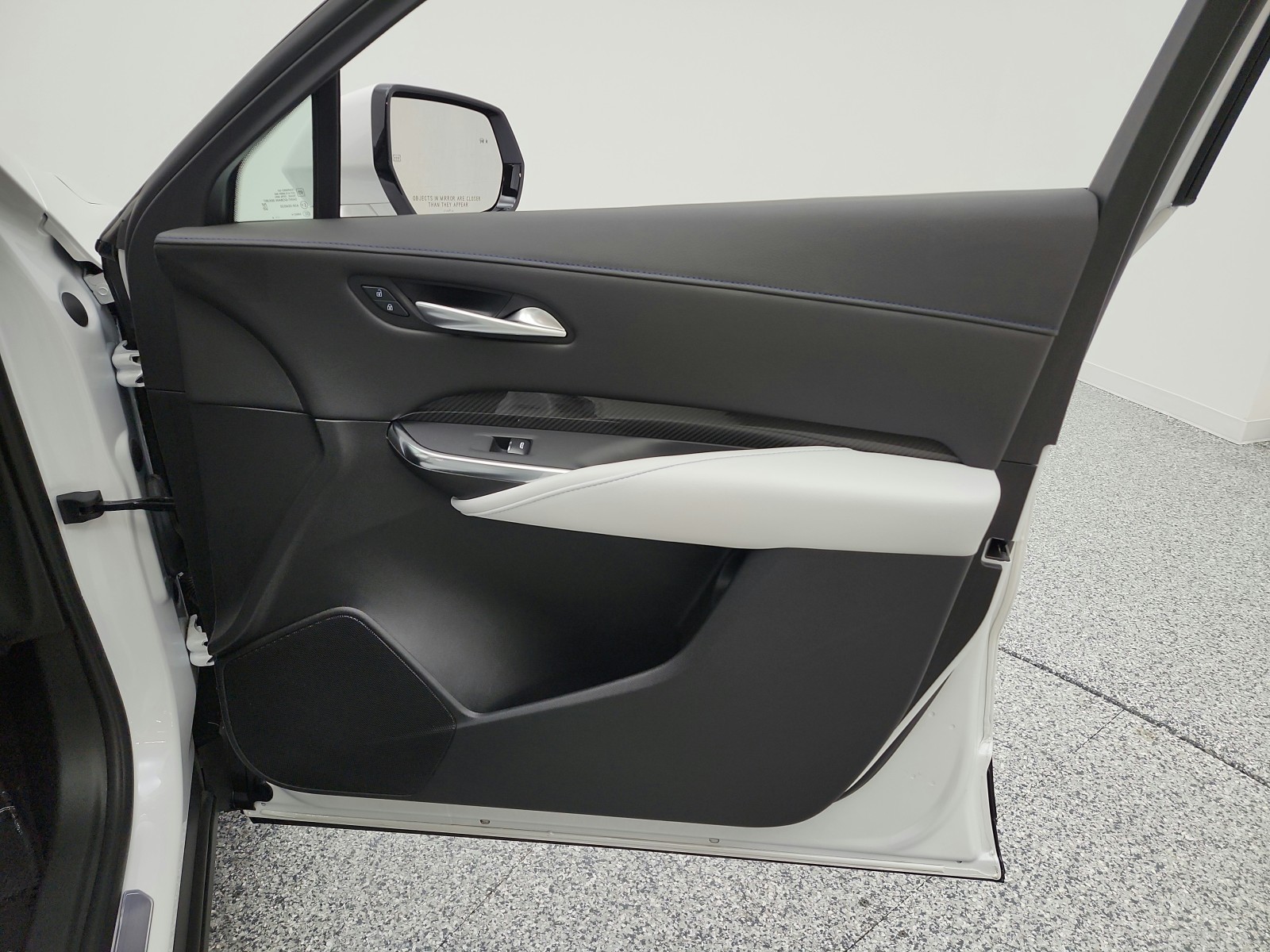 Used 2025 Crystal White Tricoat Cadillac FWD 4dr Sport image 19