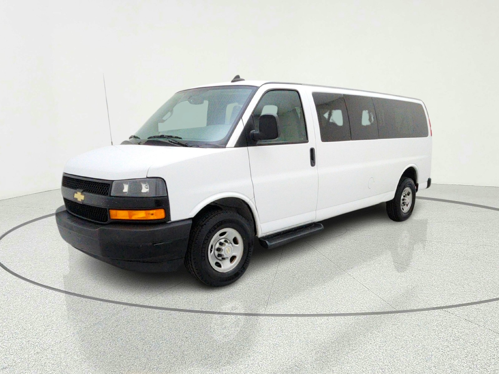 2022 Chevrolet Express Passenger 2022 Chevrolet Express Passenger LS Full-size Passenger Van