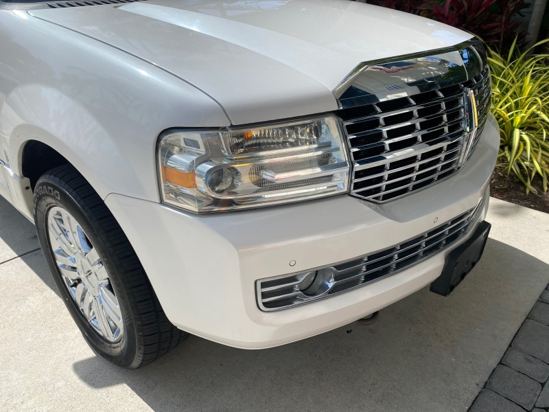 2010 Lincoln Navigator 4WD SUNROOF LOW MILES 31,209 in , 