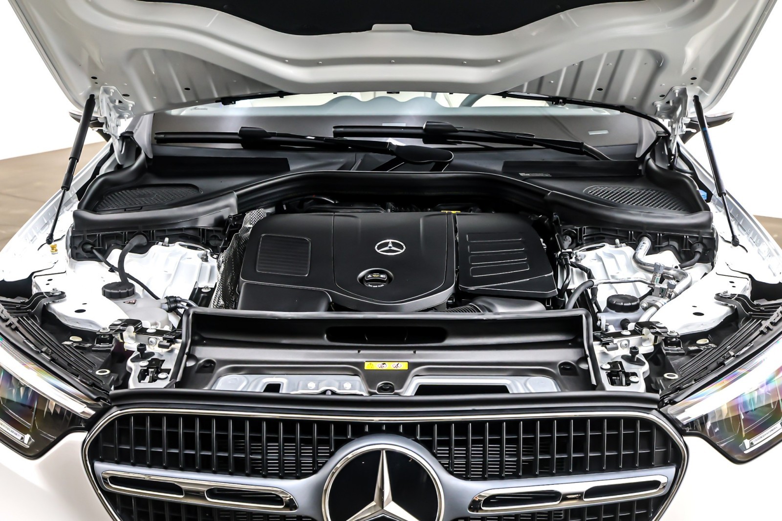 New 2026 Polar White Mercedes-Benz GLC 300 image 11