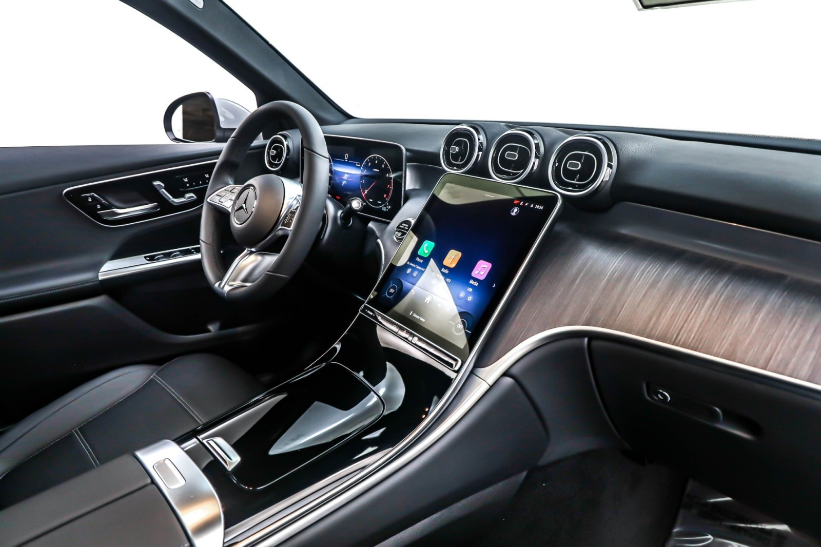 New 2026 MANUFAKTUR Alpine Grey Mercedes-Benz GLC 300 image 5