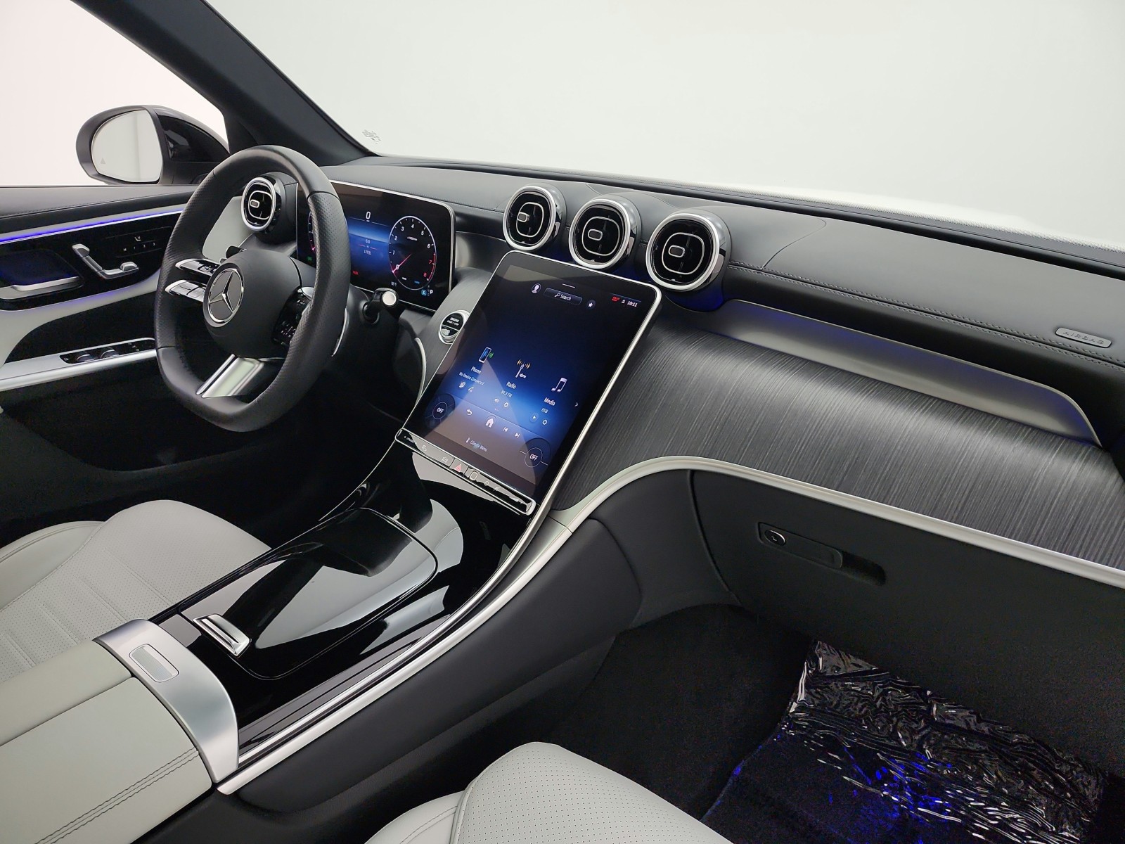 Certified Used 2023 MANUFAKTUR Diamond White Metallic Mercedes-Benz GLC 300 SUV image 25