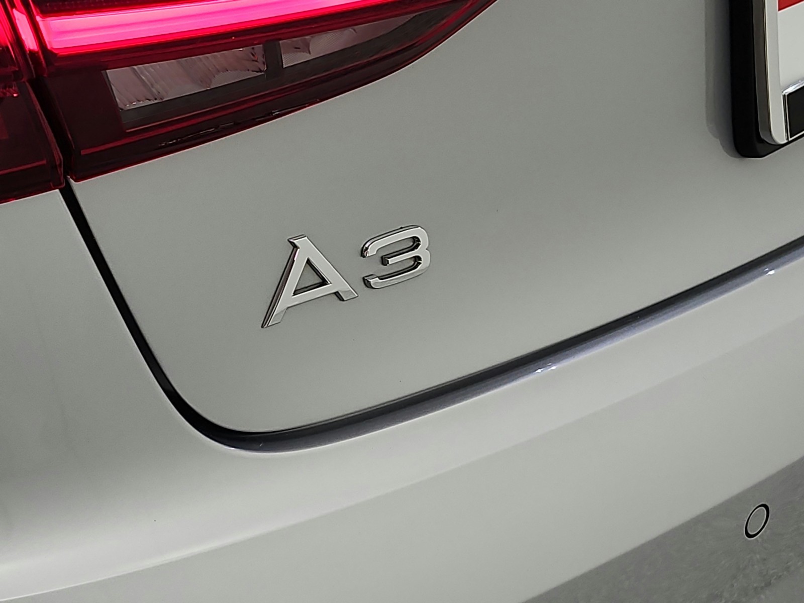 Used 2019 Florett Silver Metallic Audi Premium Plus 45 TFSI quattro image 23