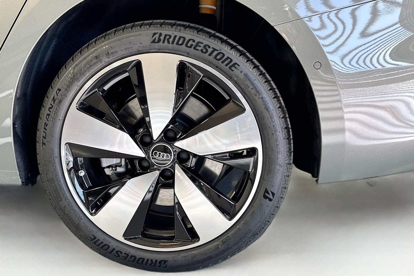 New 2025 Chronos Gray Metallic Audi Premium Plus 2.0 TFSI quattro image 28