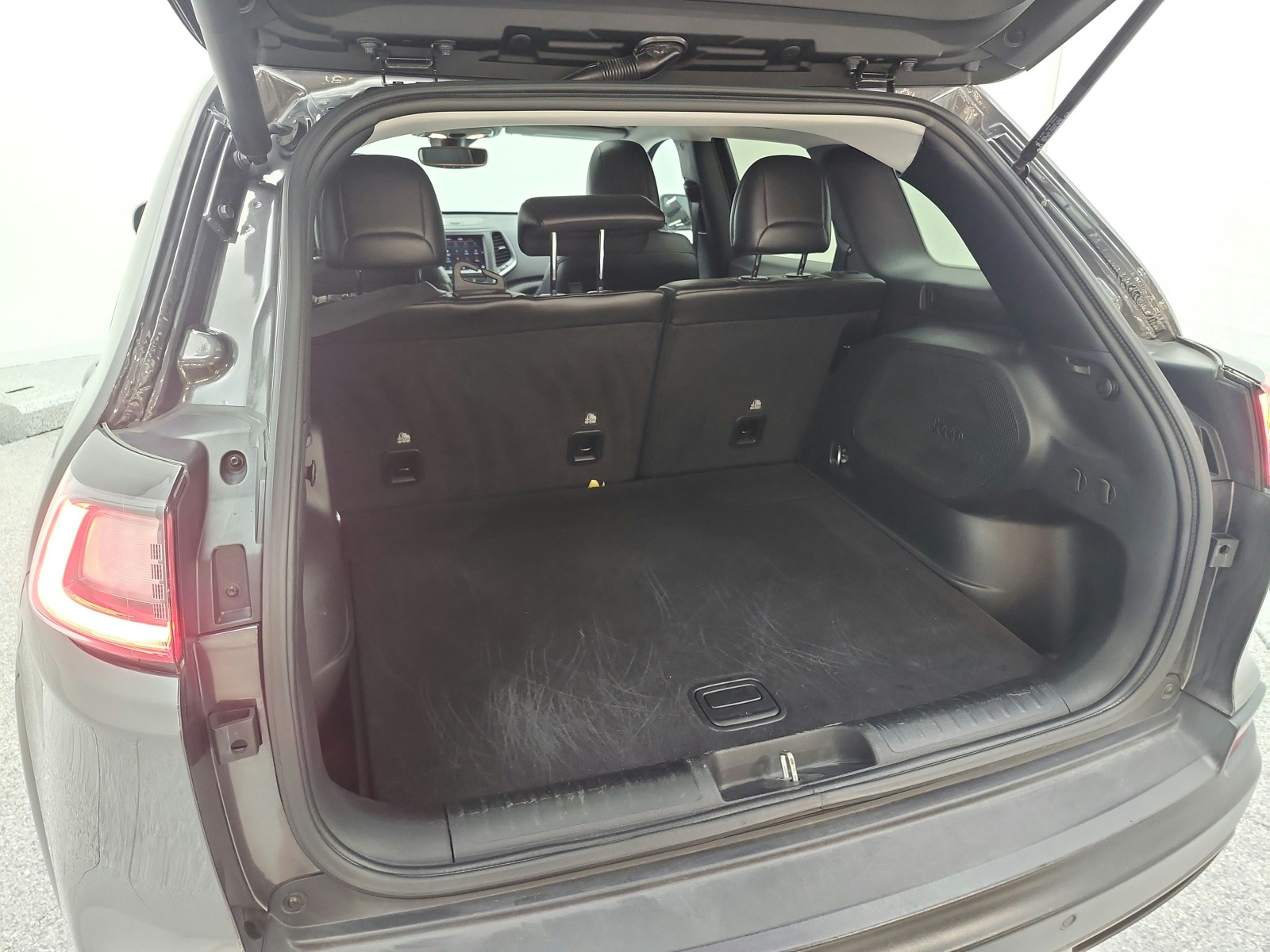 Used 2020 Granite Crystal Metallic Clearcoat Jeep Trailhawk Elite 4x4 image 27