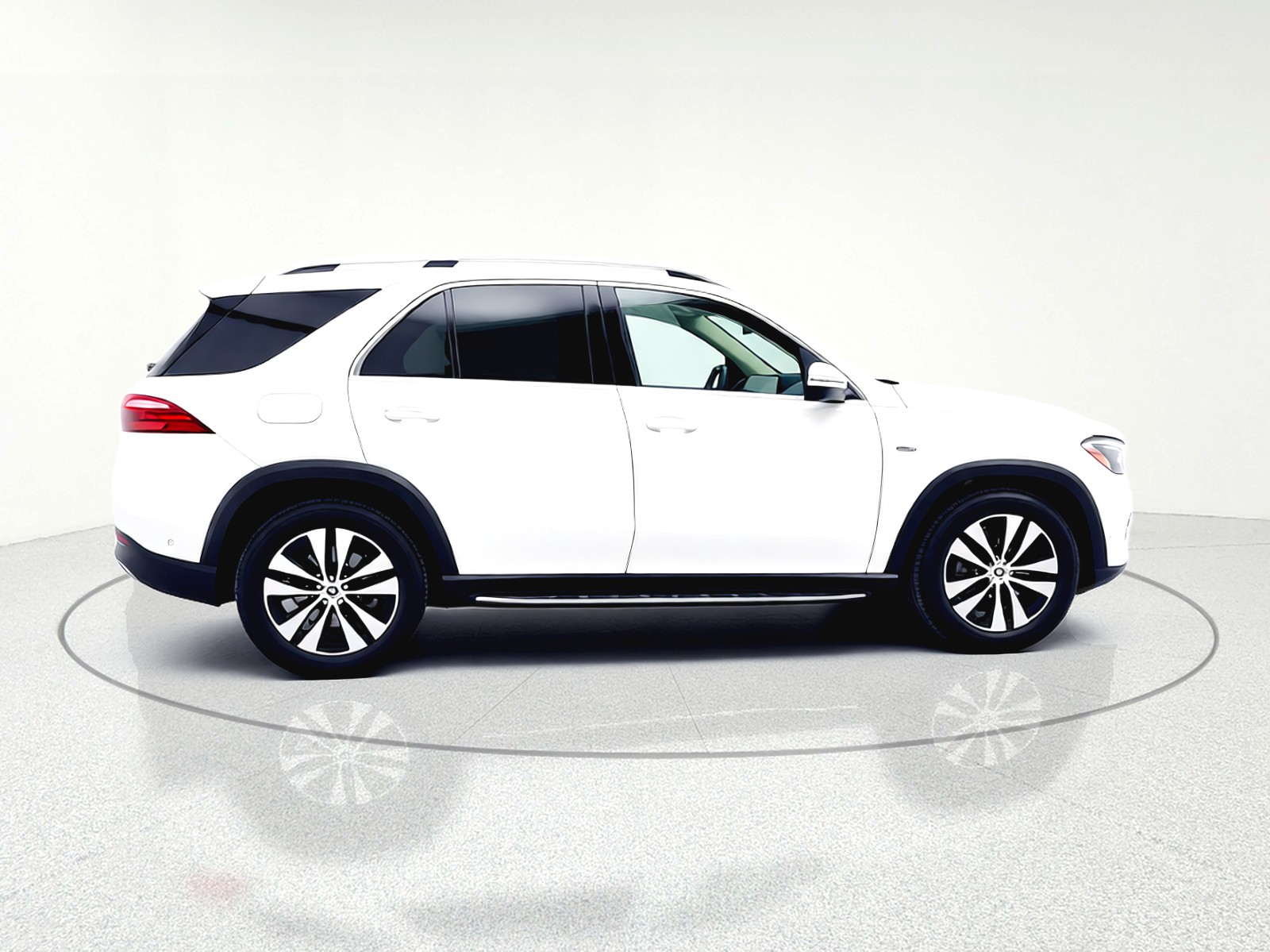 Used 2025 Polar White Mercedes-Benz GLE 450e 4MATIC® SUV image 4