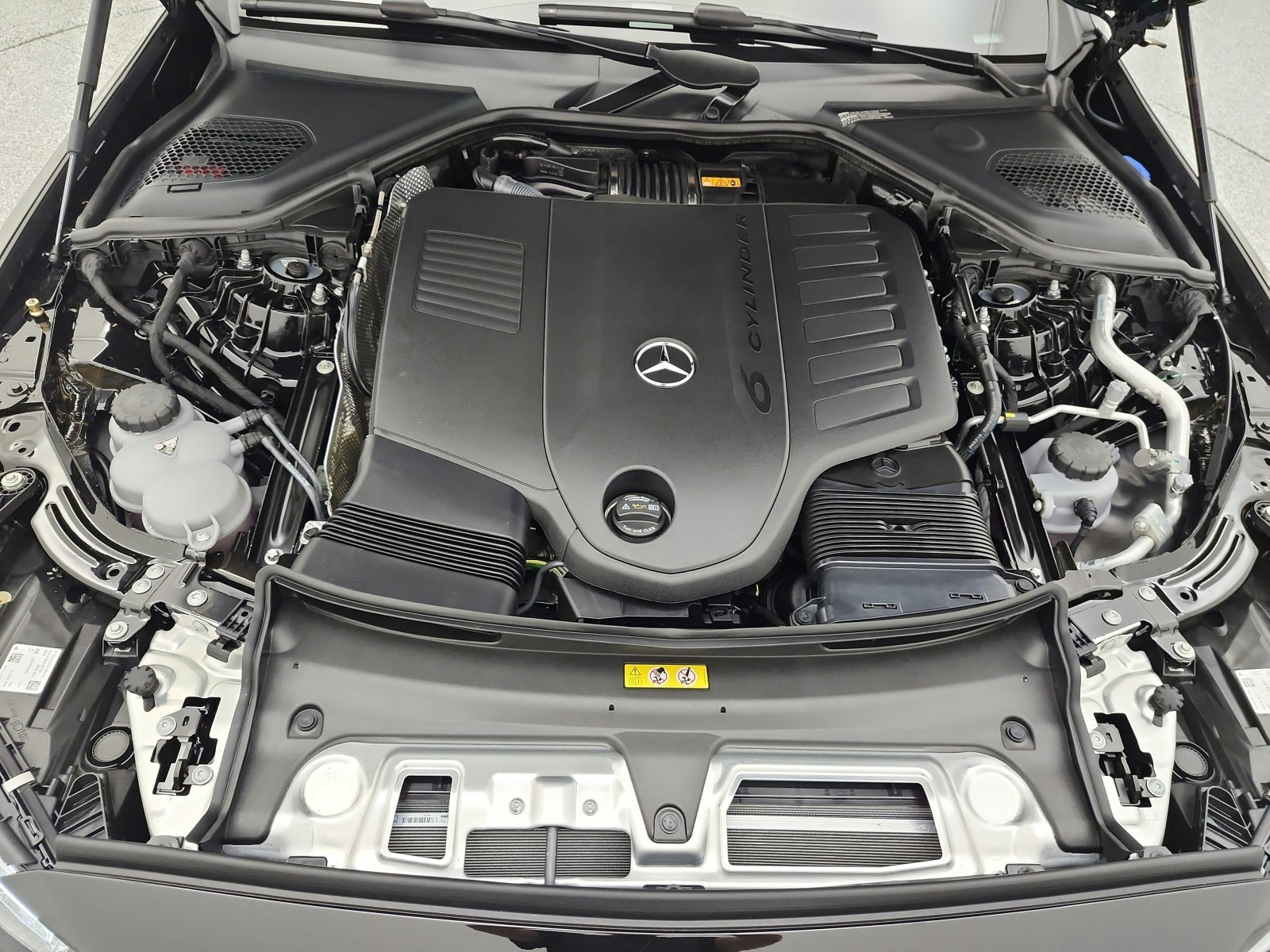 New 2027 Obsidian Black Metallic Mercedes-Benz E 450 4MATIC® Sedan image 12
