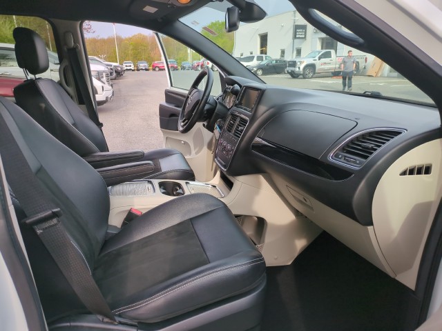 2019 Dodge Grand Caravan SXT 19