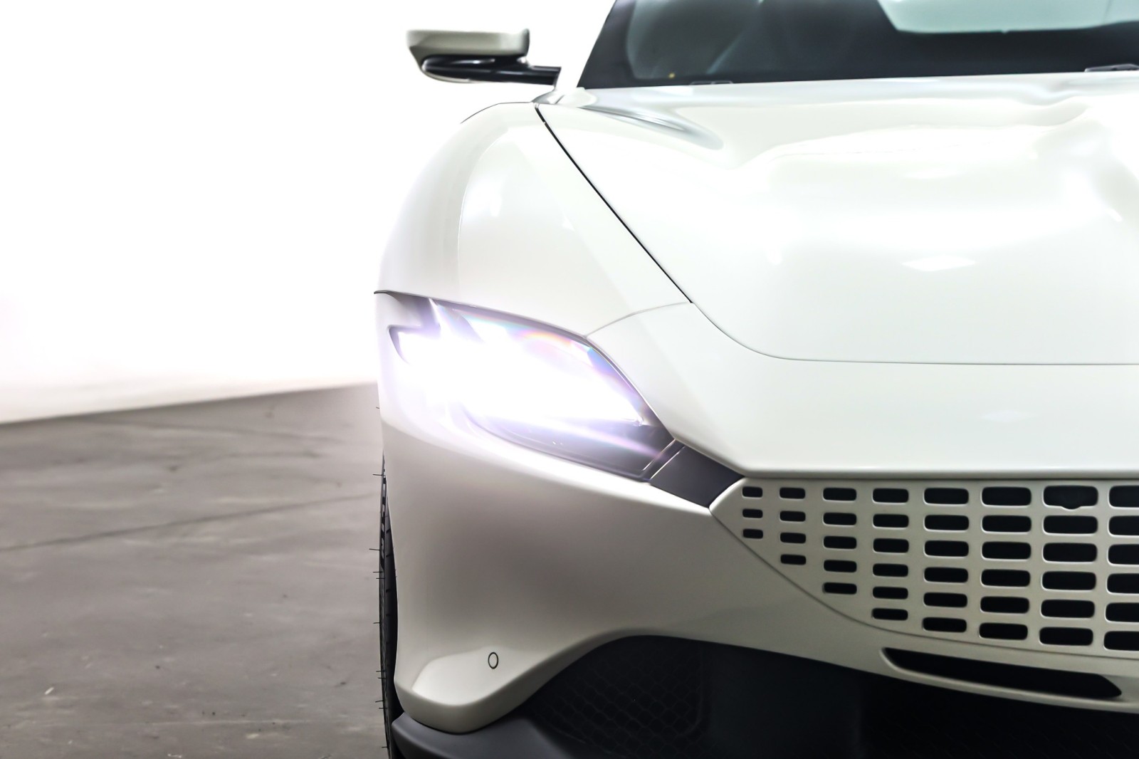 Used 2022 Bianco Avus Ferrari Coupe image 13