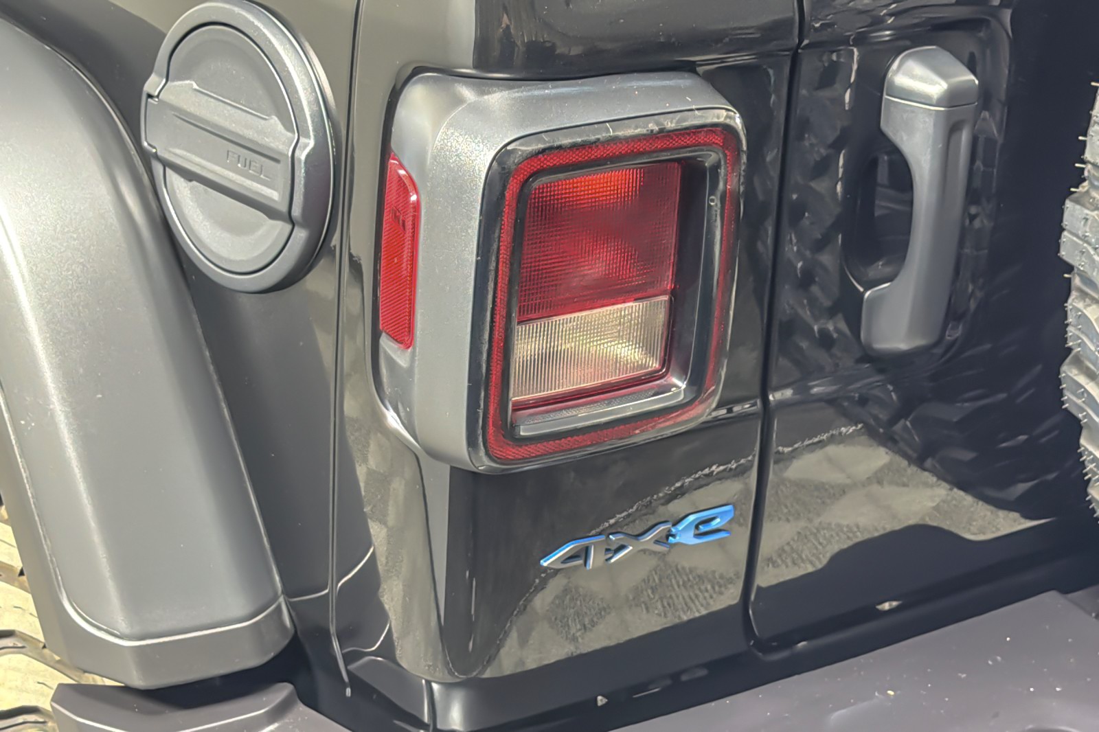 Used 2025 BLACK CLEAR COAT Jeep Sport S 4x4 image 26